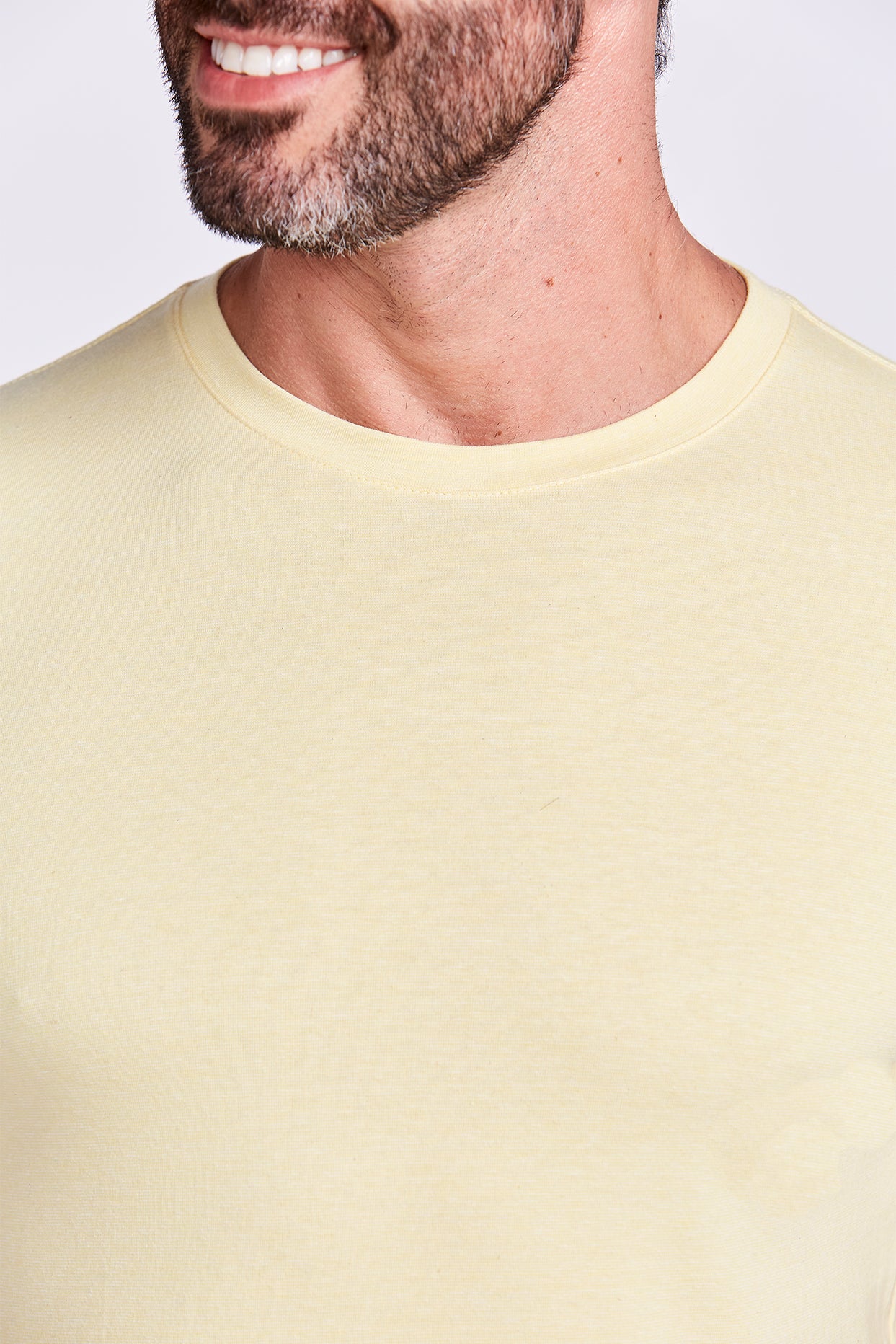 AMARELO